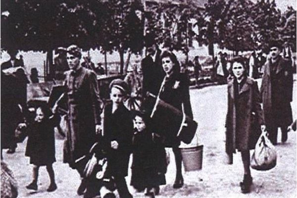 WWII photo of displaced individuals